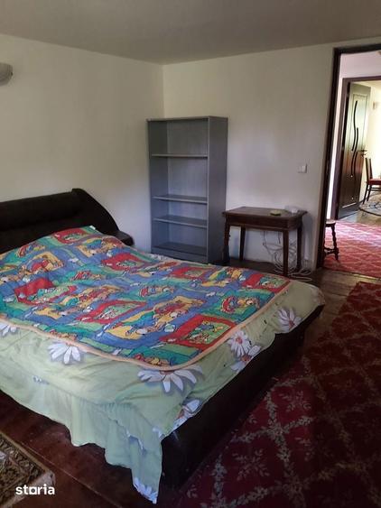 Casă cu 5 camere cu Teren 3908 Mp în Central