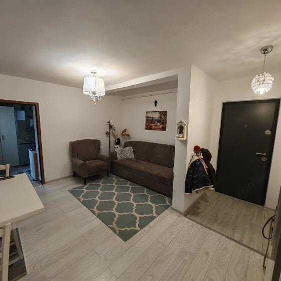 Apartament cu 3 camere decomandat, mobilat în Steaua
