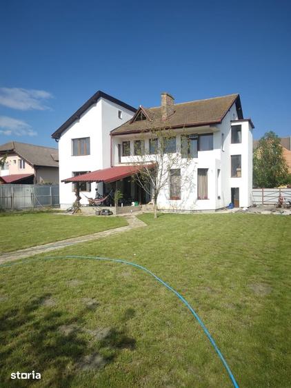 Casă cu 6 camere cu Teren 1.2 Mp în Săcălaz