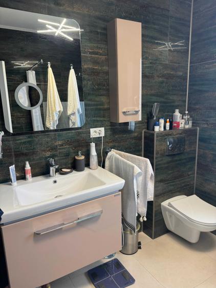 Apartament cu 4 camere decomandat, mobilat în Exterior Vest