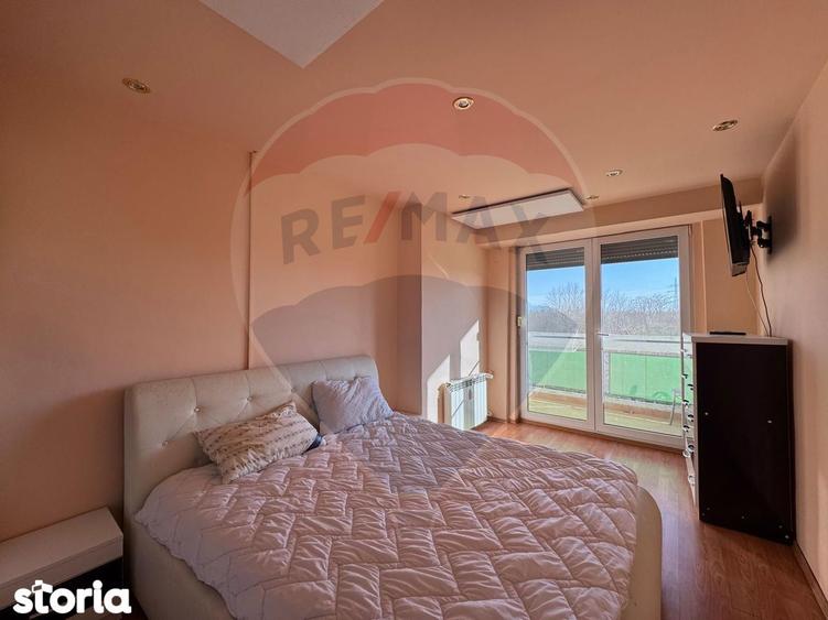 Apartament cu 3 camere, mobilat în Polivalentă