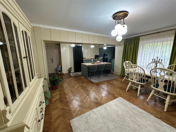 Apartament cu 3 camere decomandat în Central
