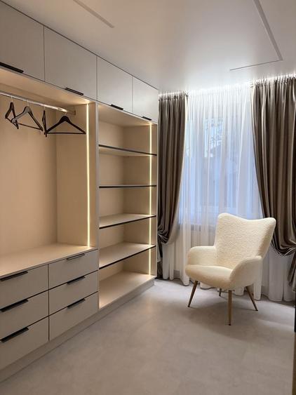 Apartament cu 3 camere decomandat în Școlilor