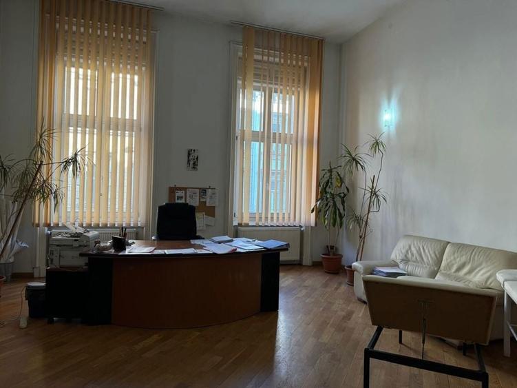 Apartament cu 5 camere semidecomandat în Ultracentral