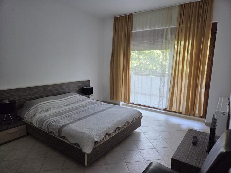 Apartament cu 2 camere semidecomandat, mobilat în Central