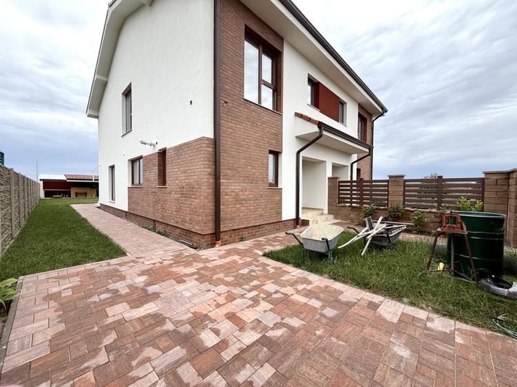Duplex cu 4 camere cu Teren 330 Mp în Torontalului