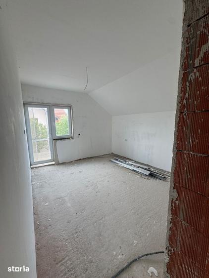 Casă cu 5 camere cu Teren 300 Mp în Sânmartin