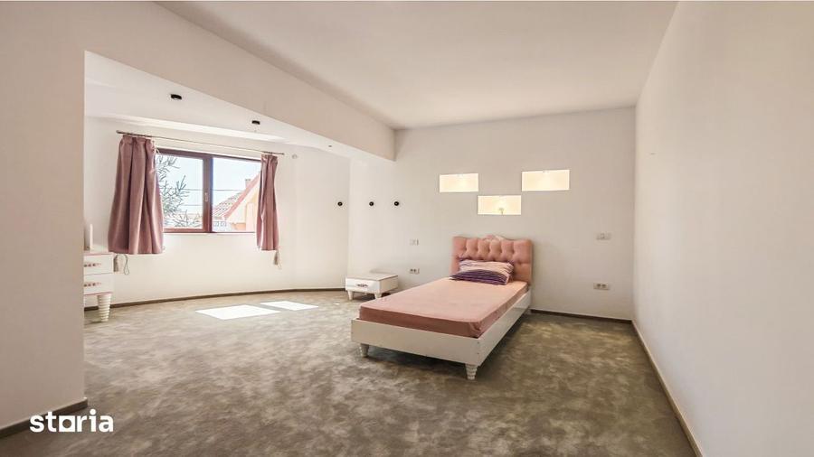 Casă cu 7 camere cu Teren 300 Mp în Nord