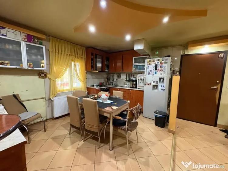 Apartament cu 3 camere decomandat în Vitan