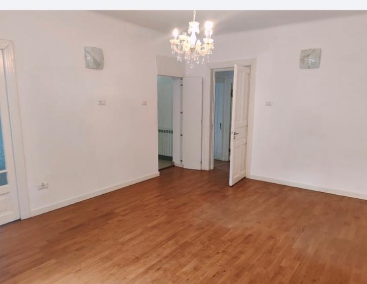 Casă individuală cu 10 camere cu Teren 150 Mp în Cotroceni