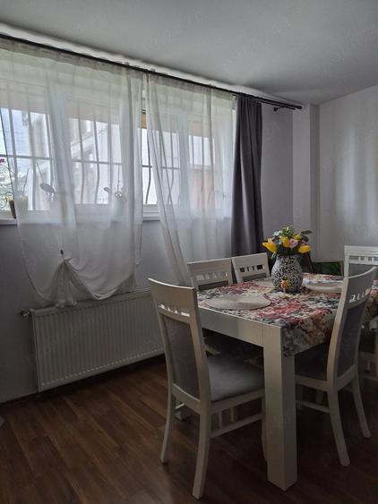 Apartament cu 4 camere decomandat, mobilat în Central