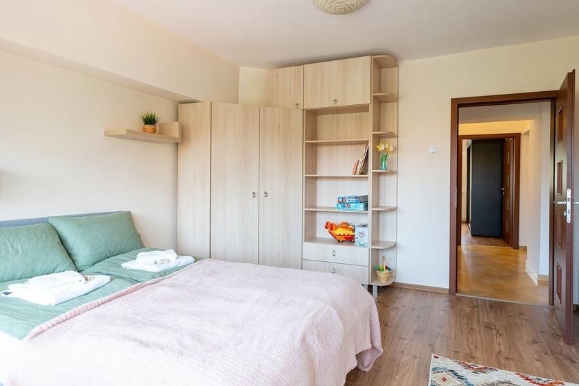 Apartament cu 3 camere decomandat, mobilat în Răcădău