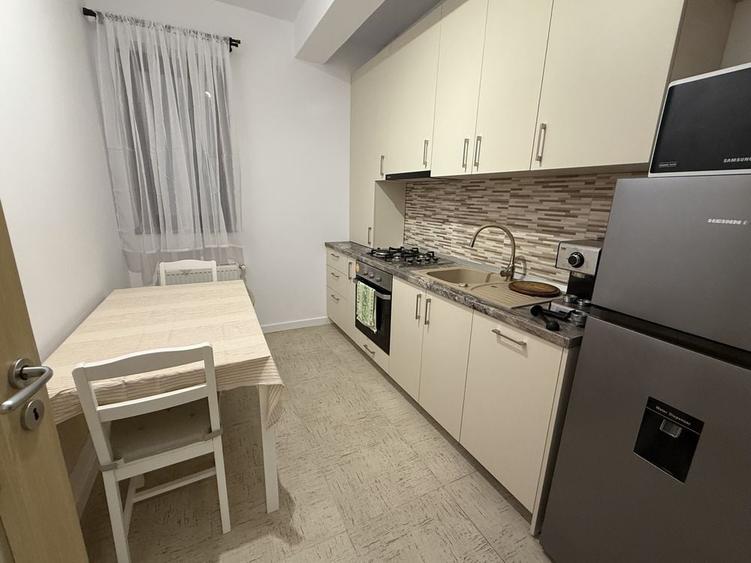 Apartament cu 2 camere semidecomandat în Giroc