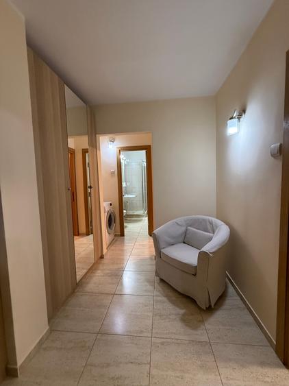 Apartament cu 2 camere decomandat în Trocadero