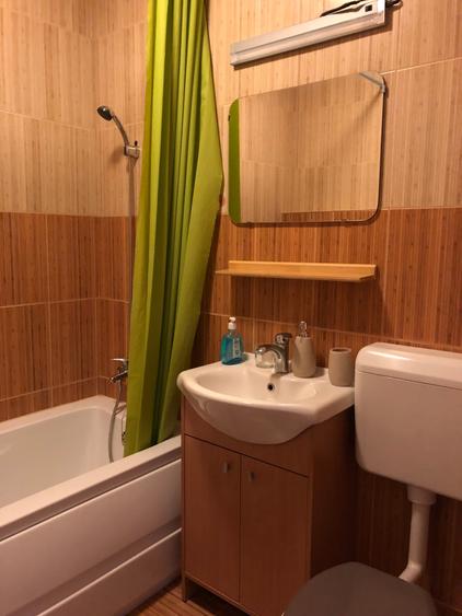 Apartament cu 3 camere semidecomandat, mobilat în Dristor