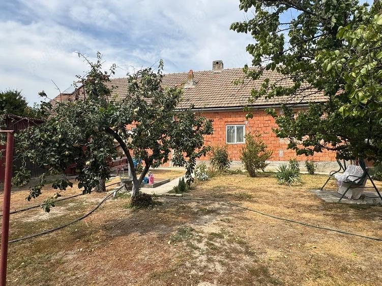 Casă cu 4 camere cu Teren 2800 Mp în Exterior Vest