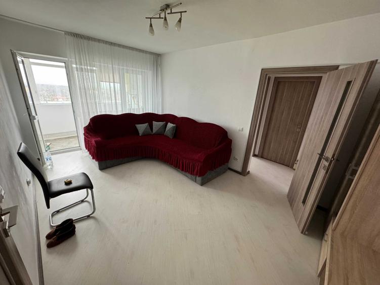 Apartament cu 2 camere semidecomandat în Crâng