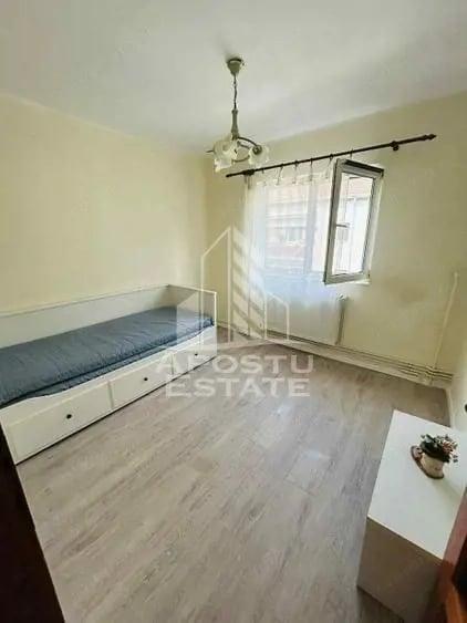 Apartament cu 3 camere semidecomandat în Complex Studențesc