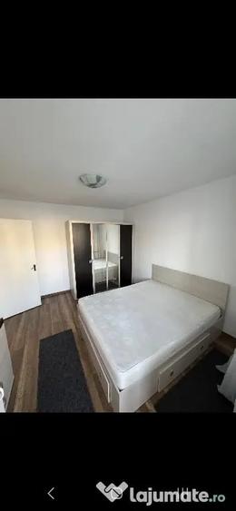 Apartament cu 3 camere decomandat în Apusului