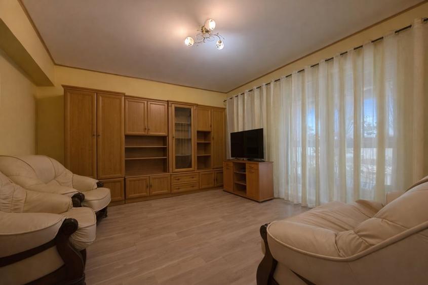 Apartament cu 3 camere semidecomandat în Iancului