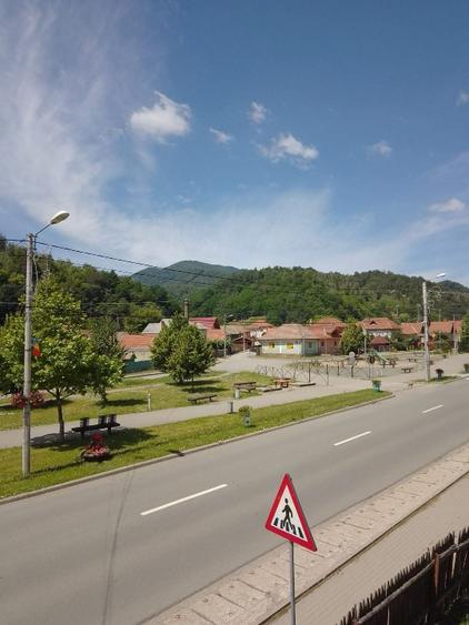 Casă individuală cu 3 camere cu Teren 400 Mp în Est