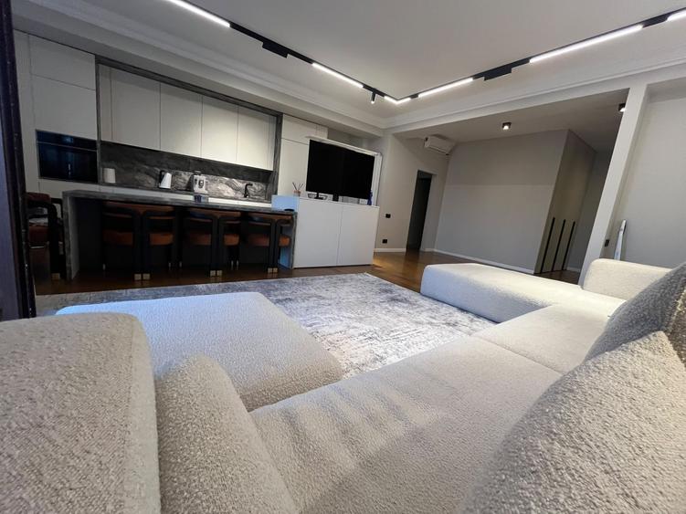 Apartament cu 3 camere decomandat, mobilat în Unirii