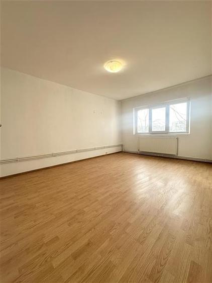 Apartament cu 4 camere decomandat în Km 4-5