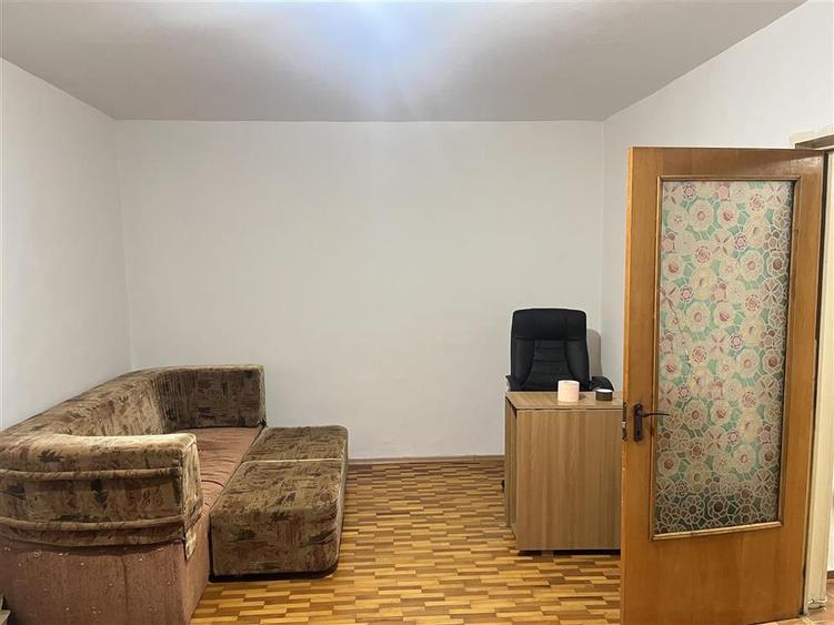 Apartament cu 2 camere decomandat în Tei
