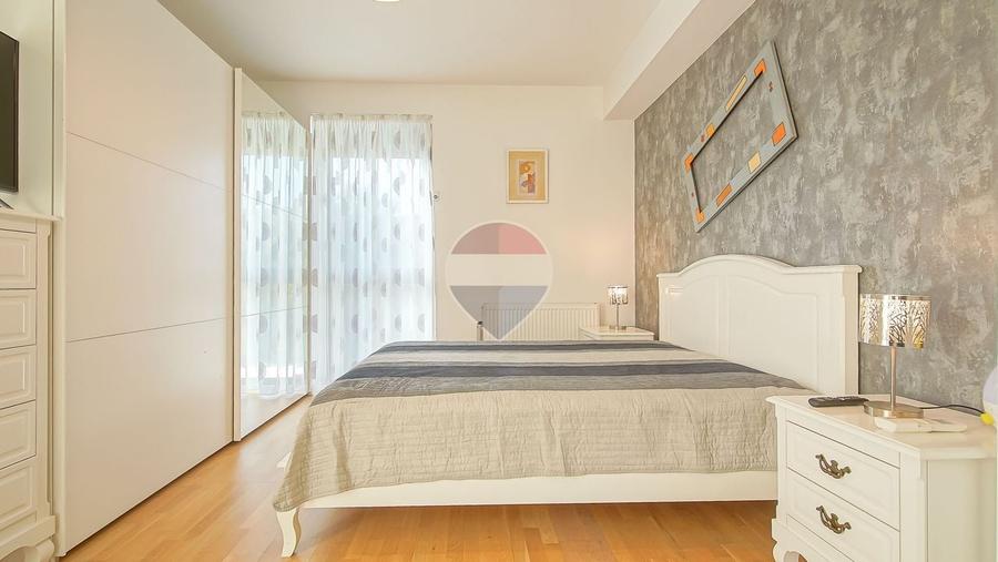 Apartament cu 3 camere decomandat, mobilat în Tractorul