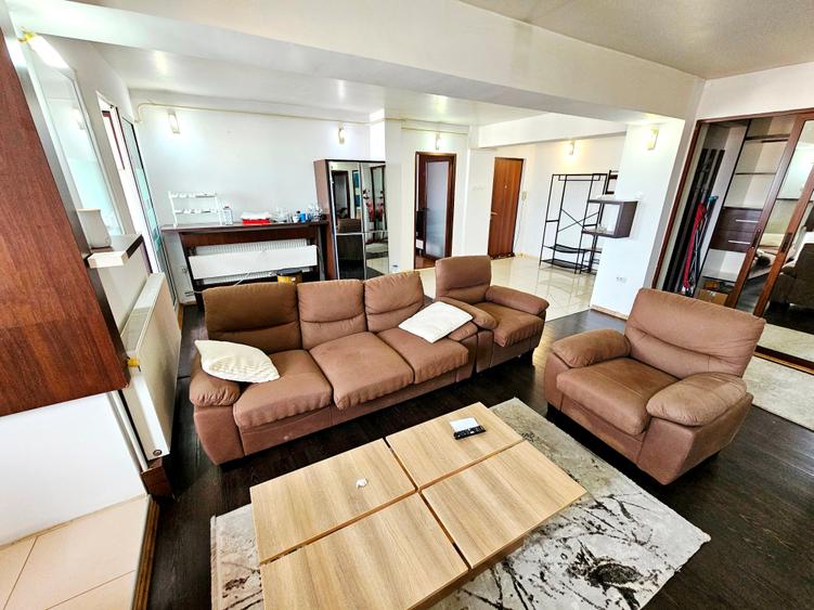 Apartament cu 3 camere decomandat în Mazepa 1