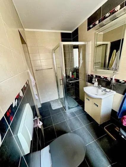 Duplex cu 7 camere cu Garaj în Florești
