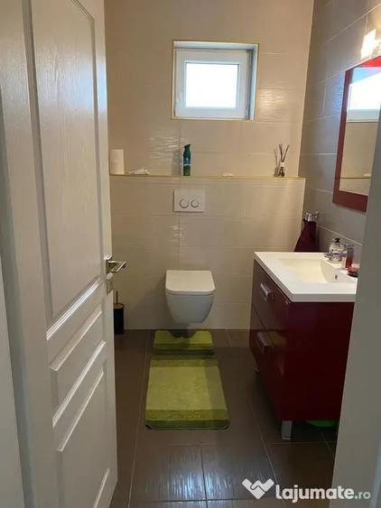Casă cu 6 camere cu Teren 381 Mp în Central