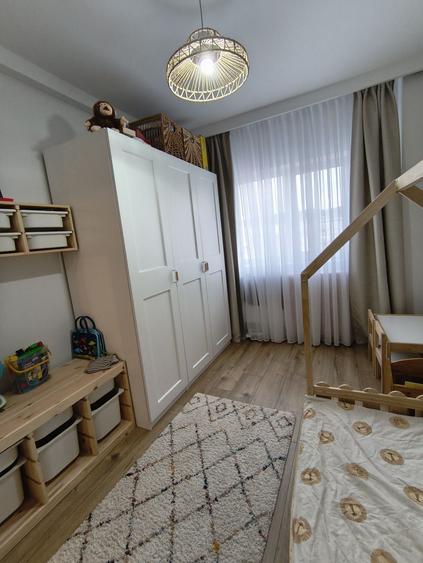 Apartament cu 4 camere decomandat în Central