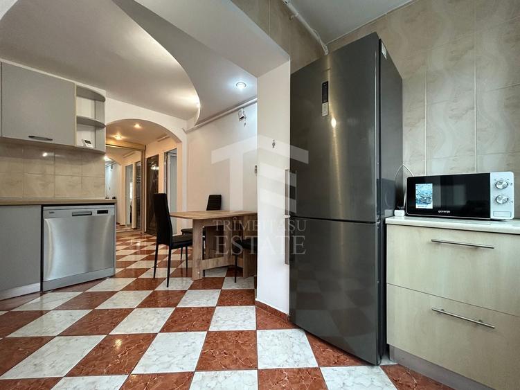 Apartament cu 3 camere decomandat, mobilat în Dacia