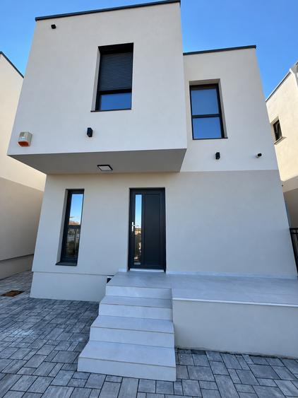 Duplex cu 5 camere cu Canalizare în Covaci