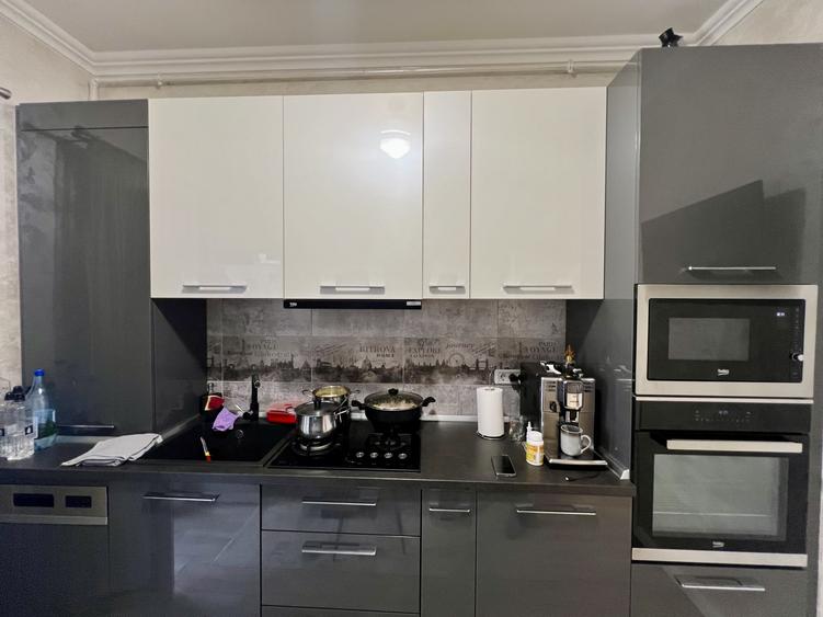 Apartament cu 3 camere semidecomandat, mobilat în Giroc