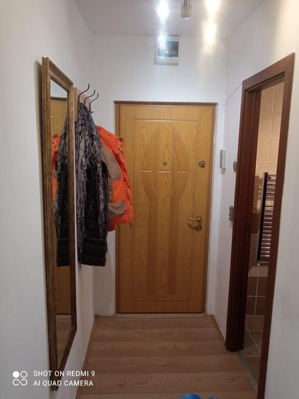 De inchiriat ap cu doua camere et 3 +copertina pe termen lung . 1300lei Nr tl 0770551520 - 9