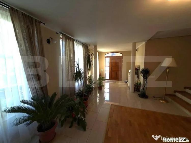 Casă cu 7 camere cu Teren 776 Mp în Păulești