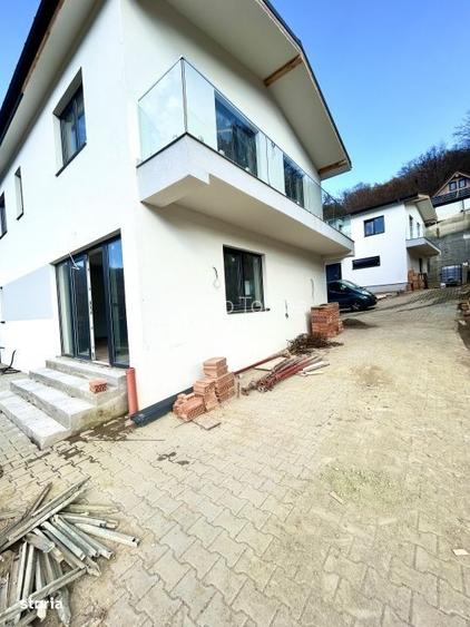 Duplex de vanzare, 4 camere, 3 bai, zona Tauti