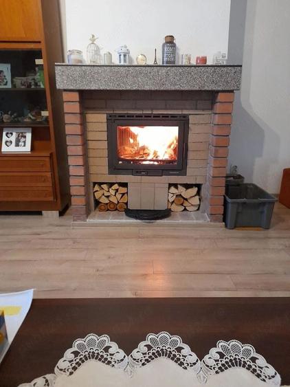 Casă individuală cu 6 camere cu Canalizare în Central