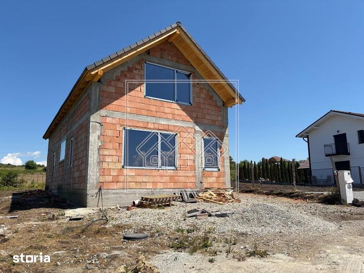 Casă cu 4 camere cu Teren 328 Mp în Aeroport