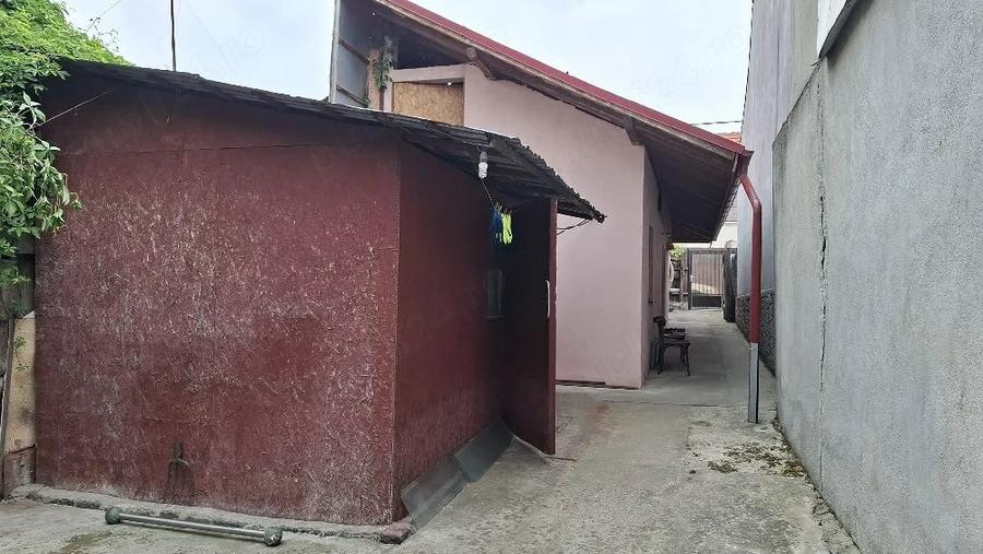 Casă cu 2 camere cu Teren 390 Mp în Central