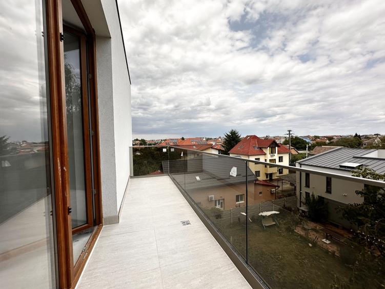 Apartament cu 3 camere decomandat în Fratelia