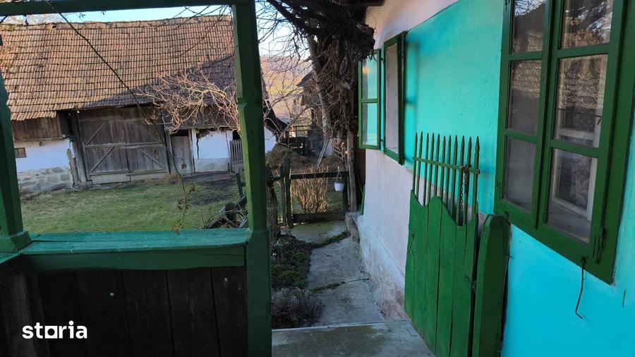 Casă cu 4 camere cu Teren 1300 Mp în Măgherani