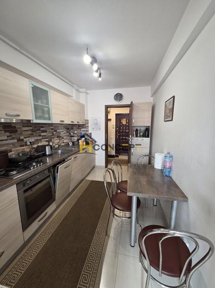 Apartament cu 3 camere decomandat, mobilat în Central