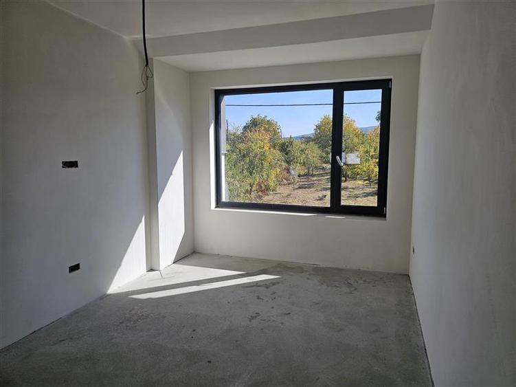 Duplex cu 5 camere cu Canalizare în Bună Ziua