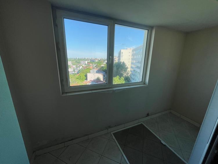 Apartament cu 3 camere decomandat în Colentina