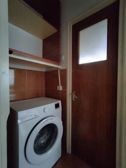 Apartament cu 3 camere semidecomandat în Tractorul