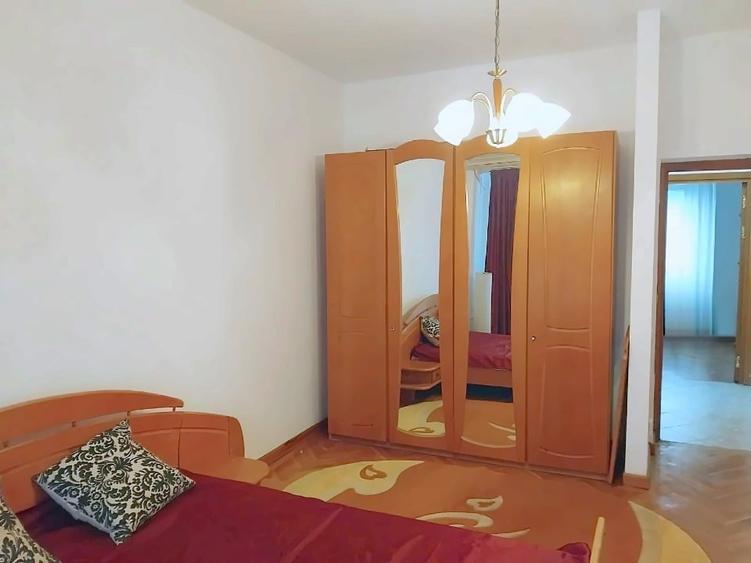 Apartament cu 3 camere decomandat, mobilat în Nerva Traian