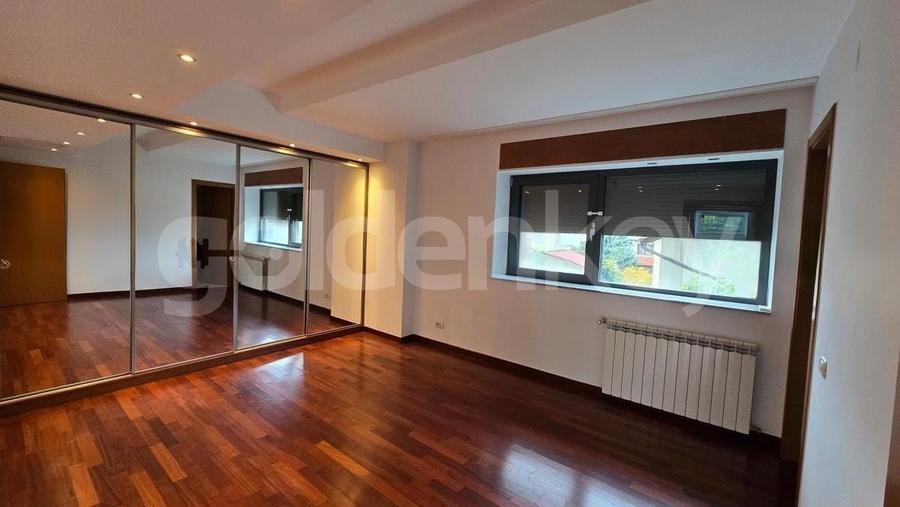 Apartament cu 4 camere decomandat în Herăstrău